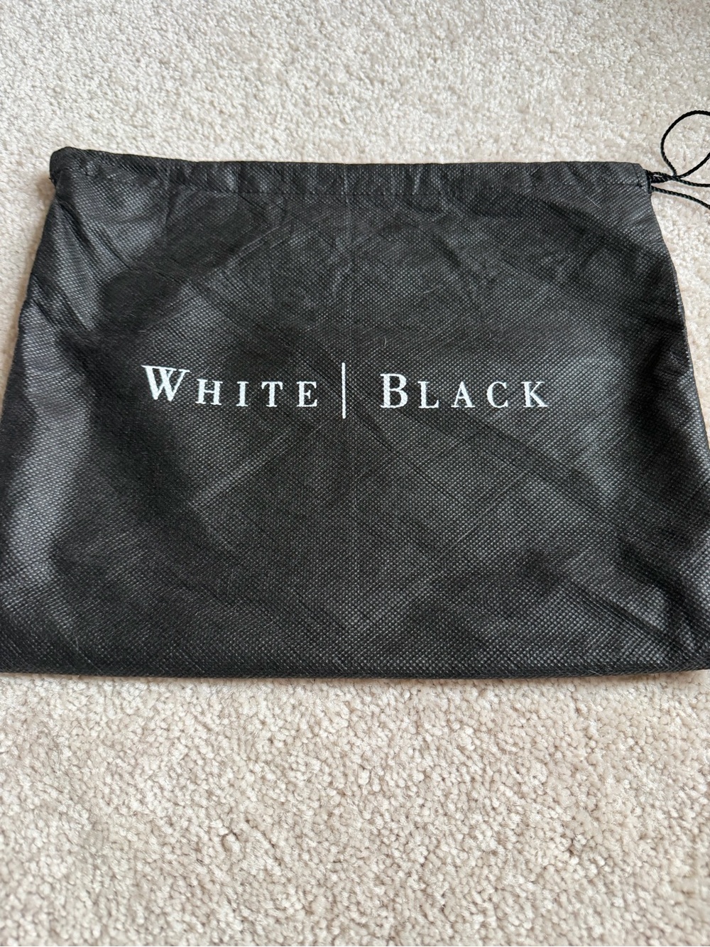 White House🤍 Black Market 🖤 Beaded Fold-Over Clutch - Picture 3 of 4